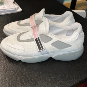 Prada cloudbust sneakers  - Skitsnygga använda 2 gånger toppenskick! Skriv om ni har frågor !  