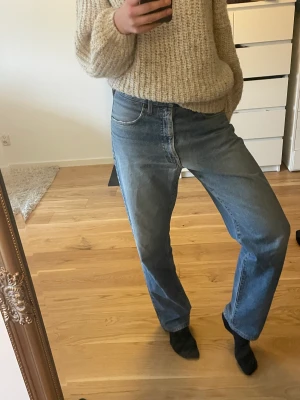 Armani jeans - Jättesnygga Armani jeans liknande Mathilda Djerf jeansen som sitter loose på mig som ofta bär strl S. 