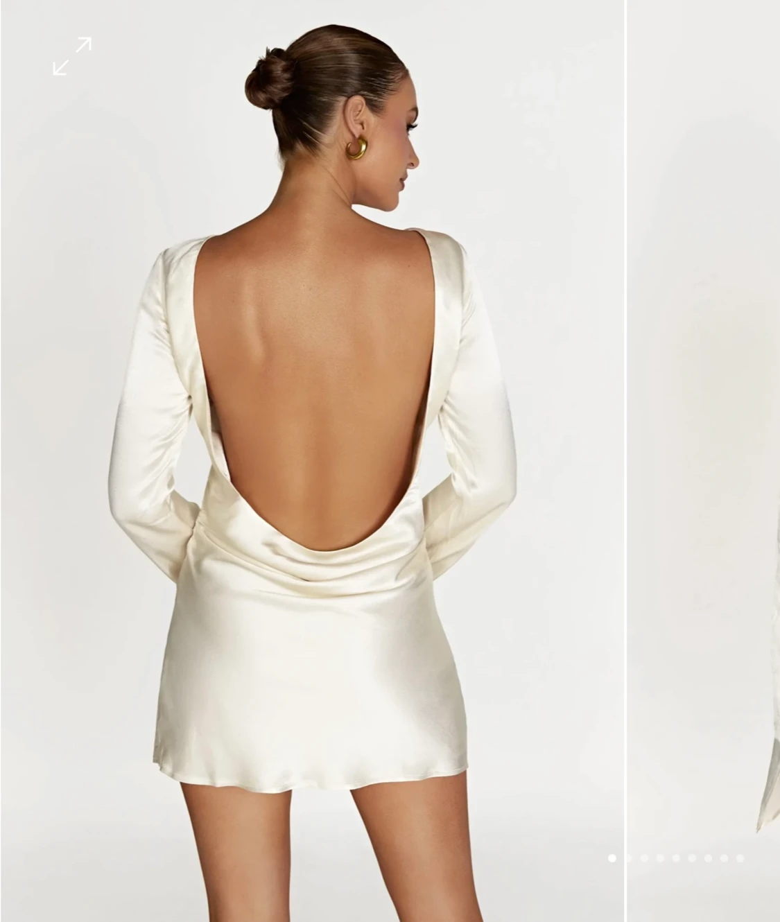 Silkesklänning med djup rygg