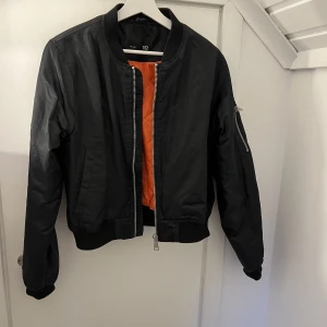 Bomberjacka - Fint skick. Använd fåtalet gånger Stl M