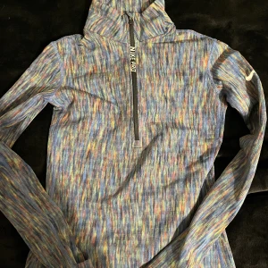 Träningströja - Träningströja från Nike, Nike PRO! Stolek S. Fint skick, 100 kr