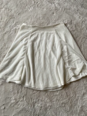 Vit kjol  - Somrig kjol