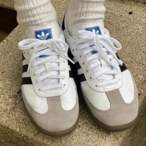 Adidas samba - Perfekta vårskon! Helt oanvända och endast testade, första bilden är inte min! Förstora för mig tyvärr