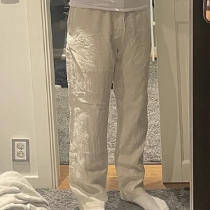 Linnebyxor - Jättefina raka/relaxed linnebyxor. Nästintill oanvända.