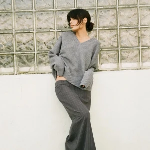 zara grå stickad tröja  - Säljer den här superfina zara tröjan som tyvärr inte kommer till använding längre❣️  Nypris 379 kr