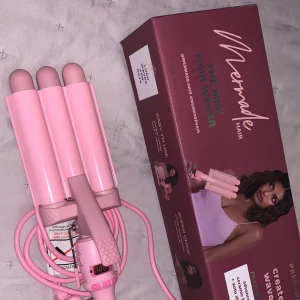 Waver locktång / mermade PRO mini waver - Använt 3-4 ggr. Uttaget är inte EU, därav medföljer adaptern jag köpte till. Ny pris är runt 800kr