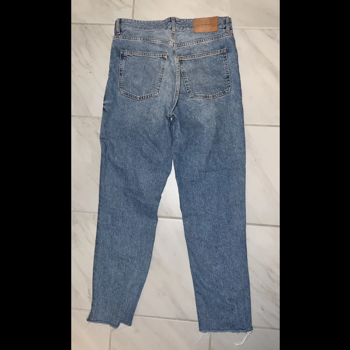 Denim boyfriendjeans / momjeans från h&m - 90