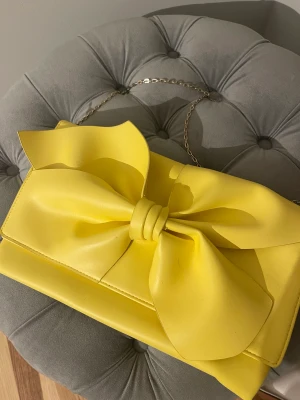 Gul handväska  - Gul handväska som ej är använd 💛