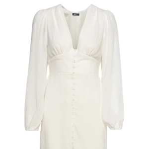 Studentklänning - Säljer min nyinköpta klänning från Gina då det blev fel storlek, så helt ny. Stl 34 💘Perfekt till studenten