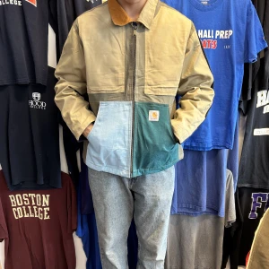 Carhartt Workwear jacket - Snygg Vintage Carhartt jacka i storlek M- L? Modellen är 185cm och väger 70-75kg🙏 bara att skriva om du undrar över något🧦