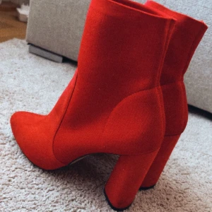 Skor - Skor som endast är använda 1 gång. Strl 38 Köptes för 1000.