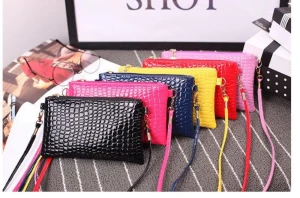 Multifunktion axelväska  - Mått 20.00*13.00*2.00cm  Alla färger kvar  59kr/st  Frakt 39kr 