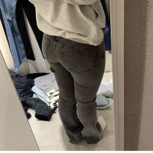 Jeans gråa gina - Ny köpta men inte mycket använda 