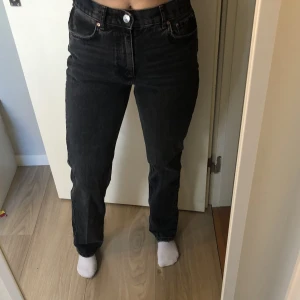 Jeans - Jättesnygga och basic svarta jeans!!