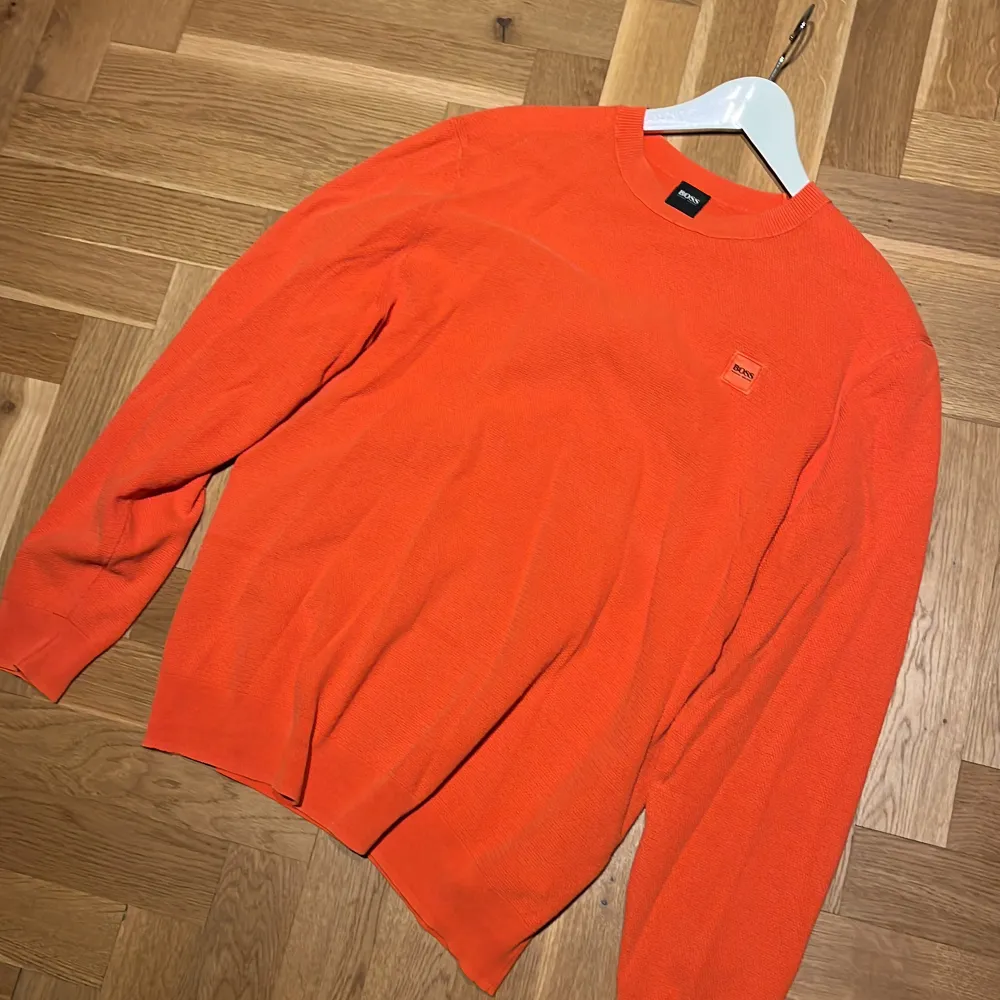 Orange mycket Nice boss tröja. Tröjor & Koftor.