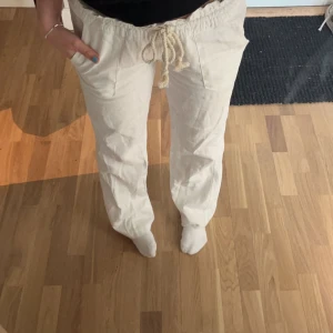 Linnebyxor ❤️‍🔥 - Intressekoll på mina fina fina linnebyxor från Roxy.  Det är egna bilder. 