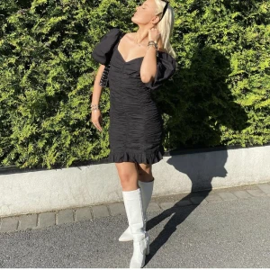 Klänning  - Använd 1 gång, som helt ny! 