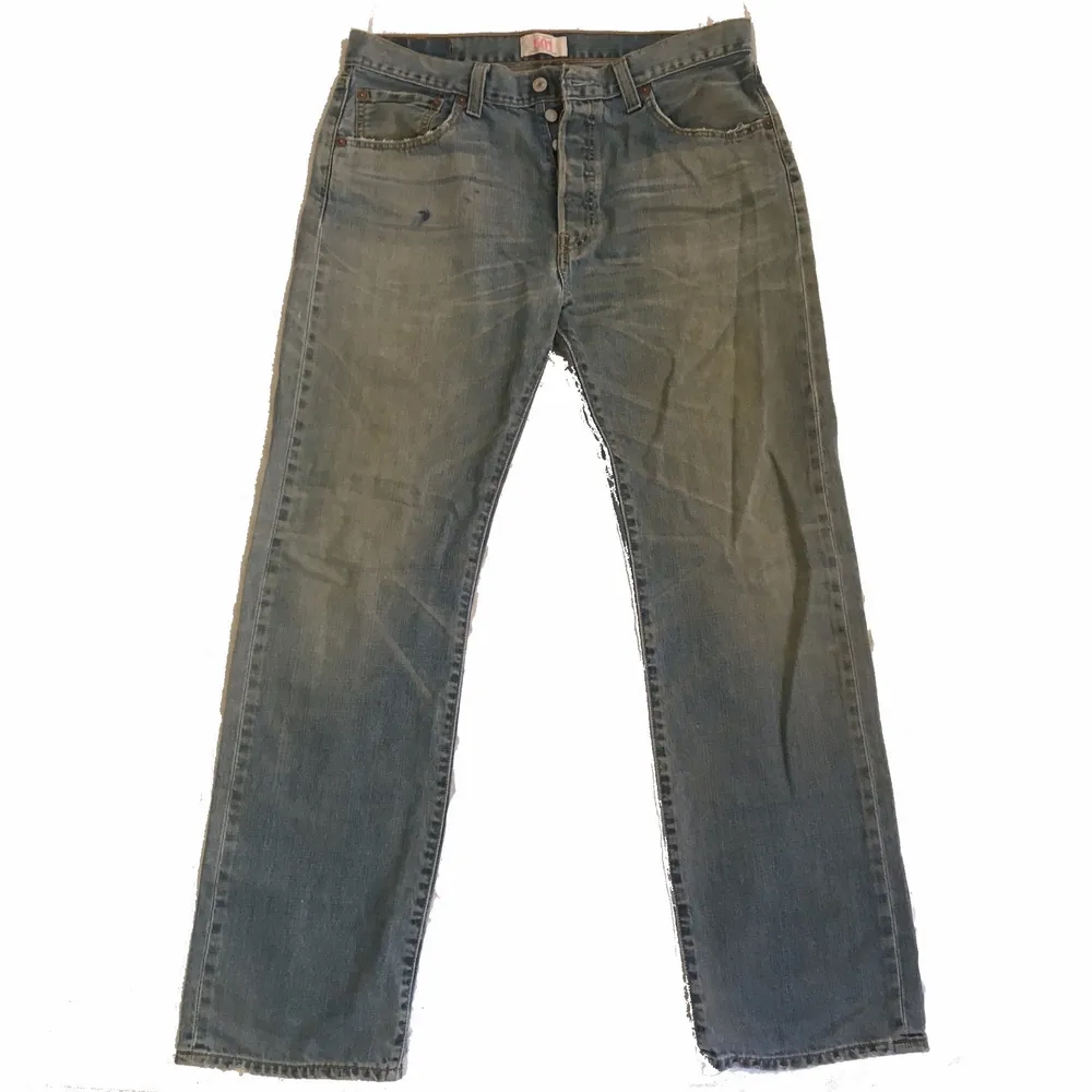 skitsnygg wash o snyggt slitna!! midjemått: 91 cm innerbenslängd: 80 cm. Jeans & Byxor.