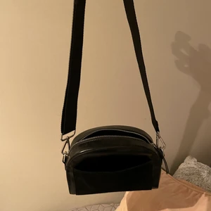 Väska asos  - Knappt använd, nyskick🤍