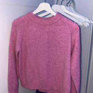 rosa stickad tröja från zara, nyskick i storlek S! Pris kan diskuteras💓💓💓