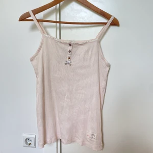 Linne Odd Molly - Jättefint ljusrosa linne från Odd Molly! Bra skick.