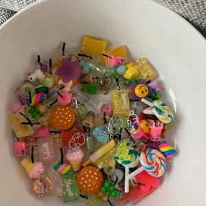 Olika berlocker  - Alla för 150 ink frakt 