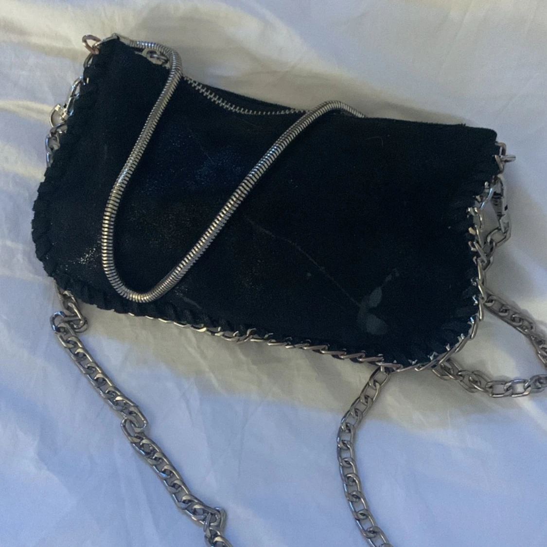 Väska svart med kedja