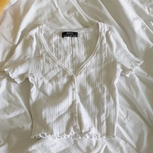 Vit tröja - Bershka croptop vit, storlek xs/34