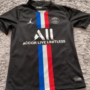 psg t-shirt !!💙 - sjukt snygg psg t-shirt till salu !! hör av dig för info osv 💙