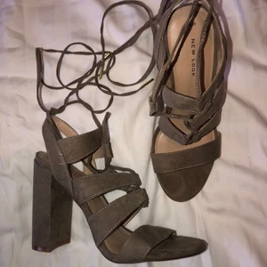 Klackar New Look - Helt nya och oanvända klackar från new look i storlek 39. 