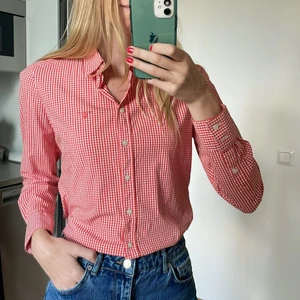 Casual shirt - Casual gant shirt, very comfortable elastic material. I am size S and it fits perfectly 