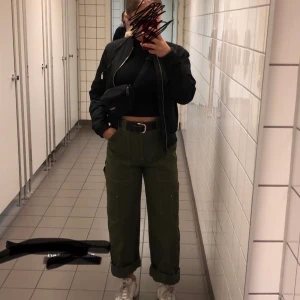 Byxor - Byxor från weekday, använda men i fint skick! Storlek 38