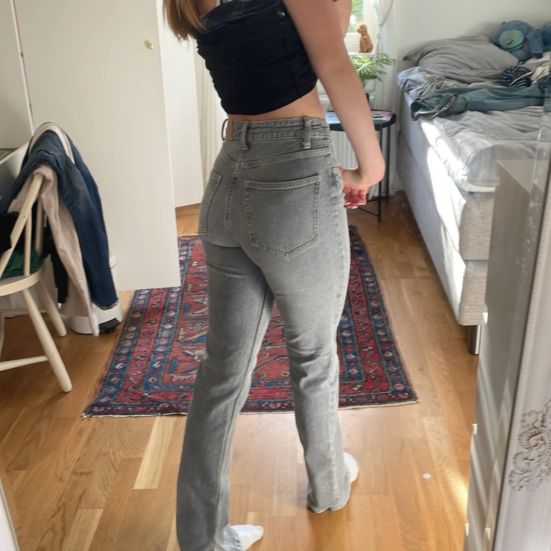 Gråa zara jeans - 90