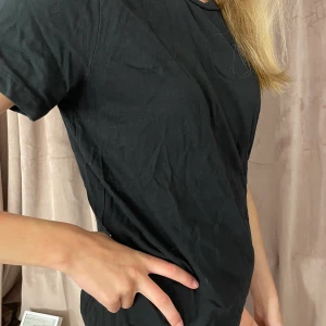 T-shirt - Kommer inte till användning, nypris: 100kr mitt pris: 40kr plus frakt👌❤️