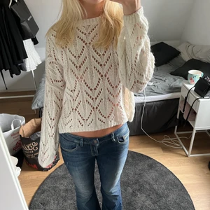 vit stickad tröja monki - vit stickad tröja från monki!