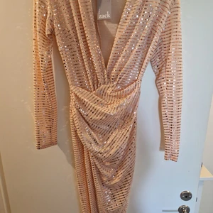 Zack klänning  - Storlek 36 aldrig använd lappen kvar 