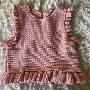 Stickad topp - Super fin topp från zara aldrig använd då den inte är min stil