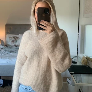 Stickad beige tröja NAKD - Super din stickad tröja (ej stickig!) från Nakd, använd ett fåtal gånger endast! 