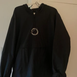 Stussy vindjacka  - Köpt i Brighton 2018! Den kostade typ 1000 kr ellee något sånt! 