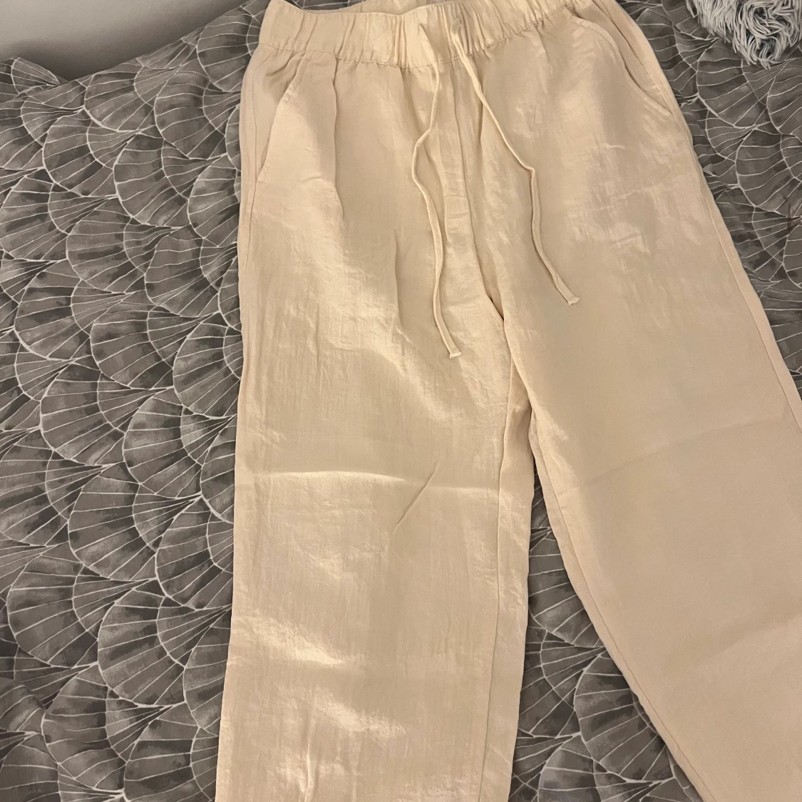 Beige linnebyxor  - 90