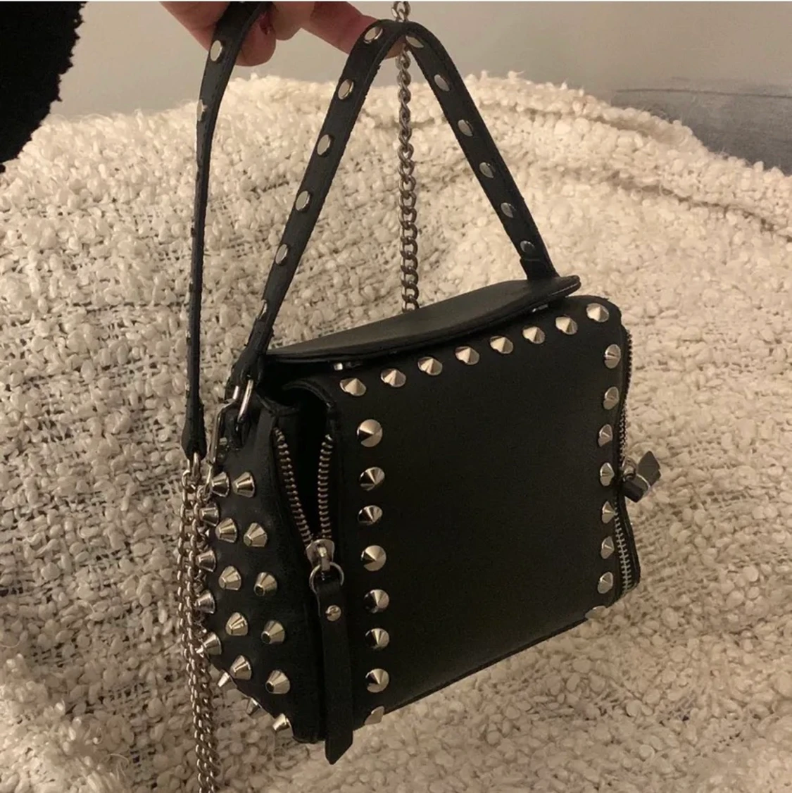 väska med nitar - 90
