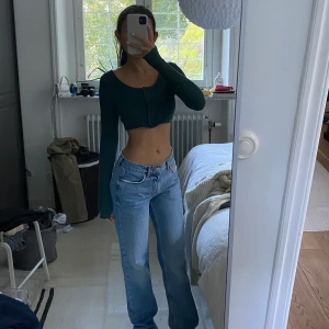 Croppad topp - Croppad topp från Urban outfitters, använder den Max 3 gång 