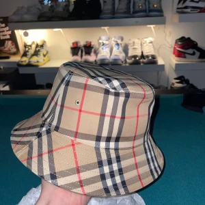 Burberry Bucket Hat - Burberry bucket hat Cond: 10/10 DS 