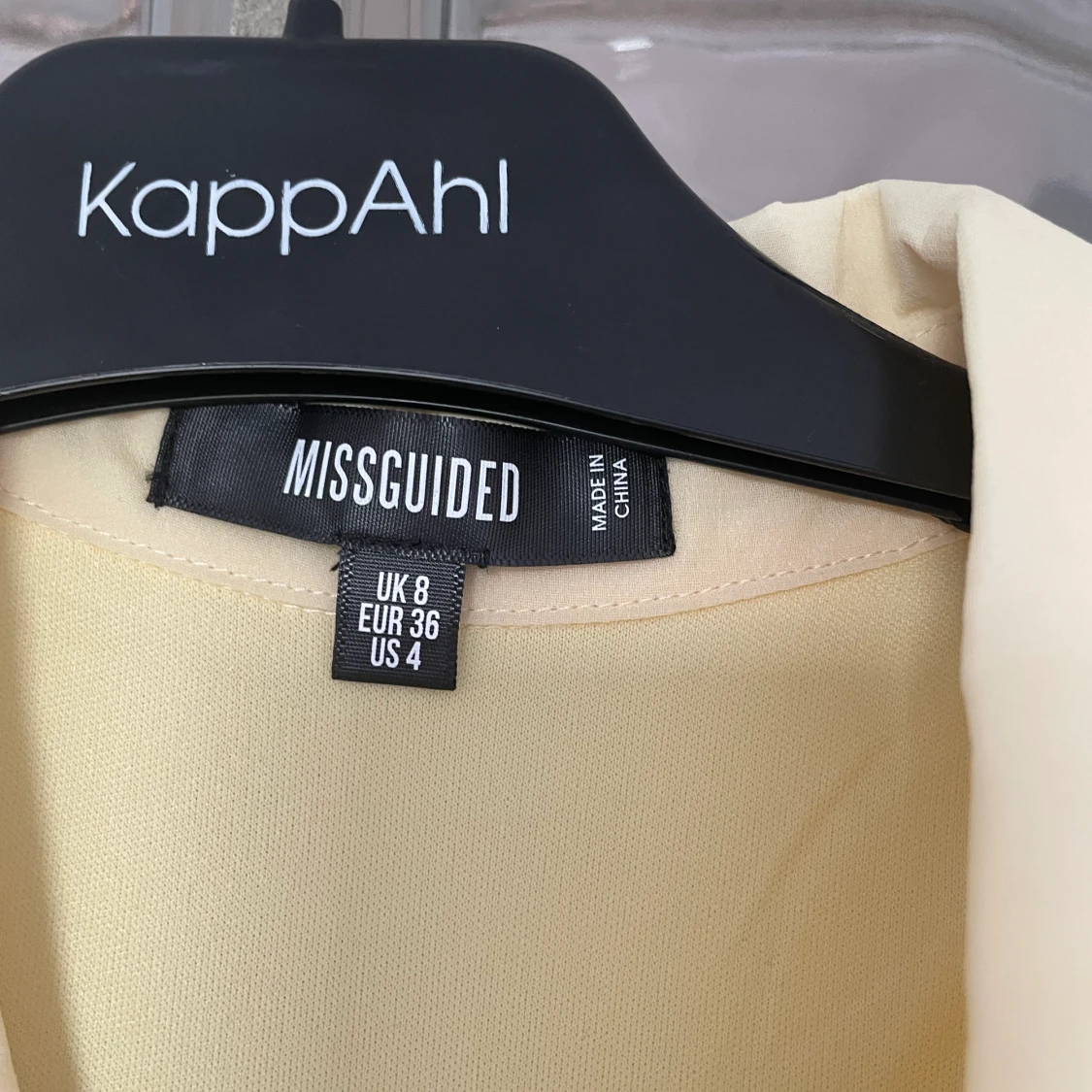 Gul somrig klänning - 90