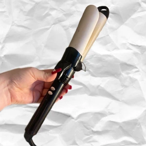 Locktång  - säljer denna locktång pga jag använder inte längre. Men den är använd och det syns. säljer den för typ 100 spänn och sedan ca 80 spänn frakt skulle jag gissa. hör av dig vid intresse ☺️