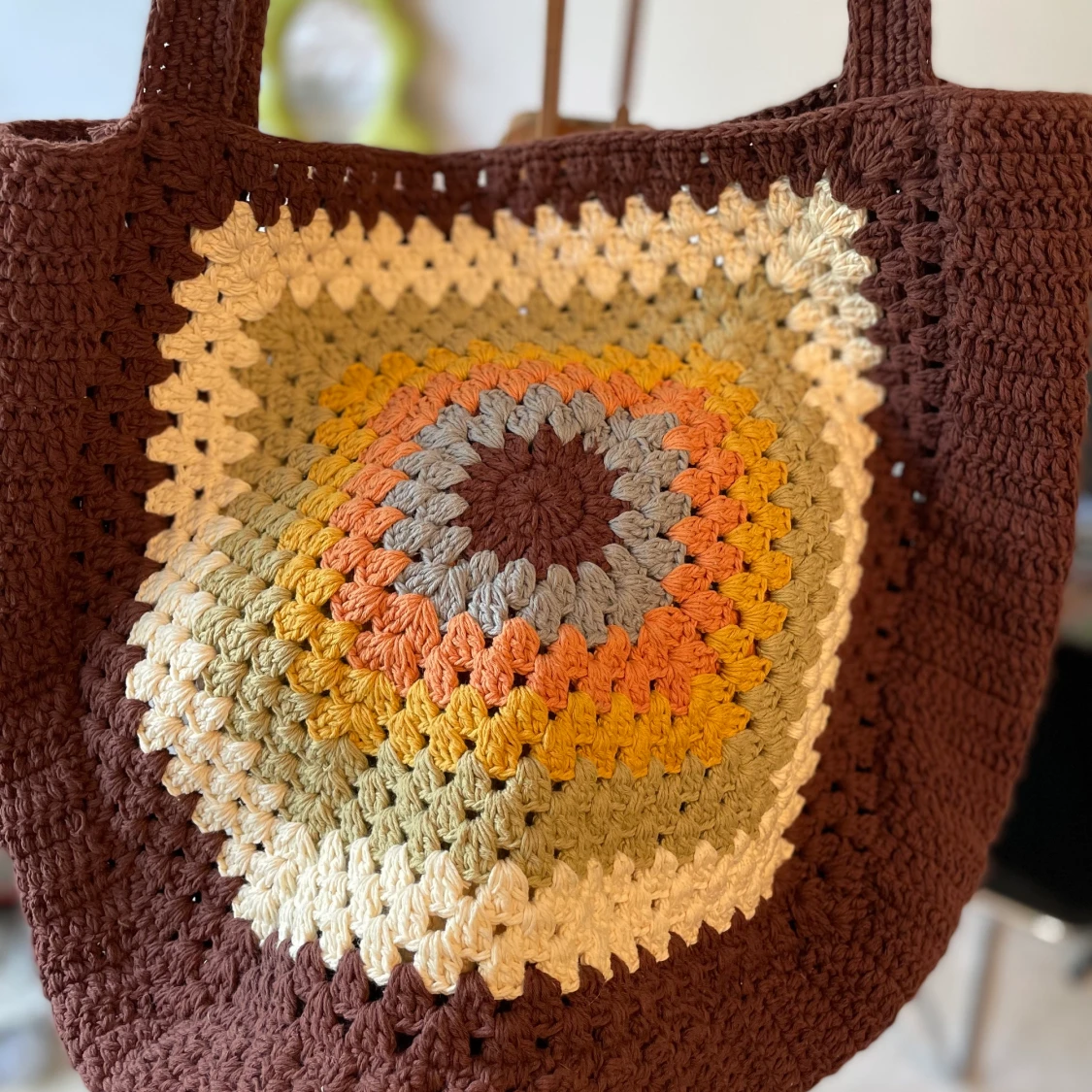 Trendig stickad väska från Urban Outfitters  - 90