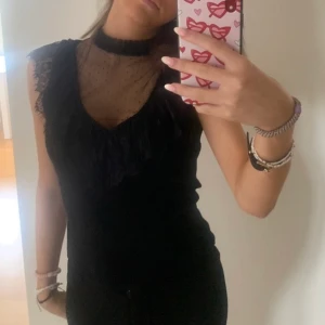 Svart volang topp - Skriv för fler bilder eller frågor, bra skick, inga defekter ❤️