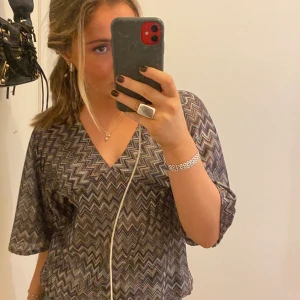 Pernilla Wahlgren blus - Köpt för 2 månader sedan, knappt andvänd