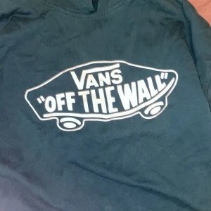 Vans hoodie - vans hoodie storlek X-Large säljes för 500, skriv privat för fler bilder ❤️