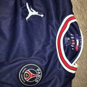 Tröja - En skit fin odg tröja där det står Messi där bakom 💖